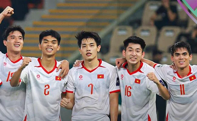 Nhân viên hỗ trợ khách hàng GA65 Link Mới thân thiện
